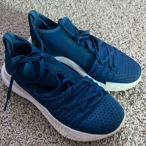 Curry blue basketball shoes
